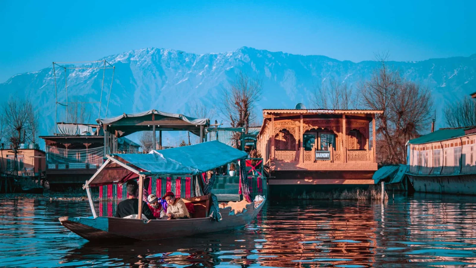 Luxury Houseboat in the peace of Nigeen Lake. (Image Via Getty)